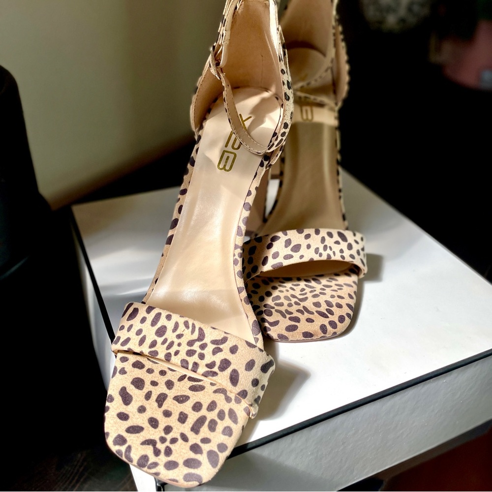 🐆Cheetah Animal Print heel sandals, size 10, black, tan, X2B🔥